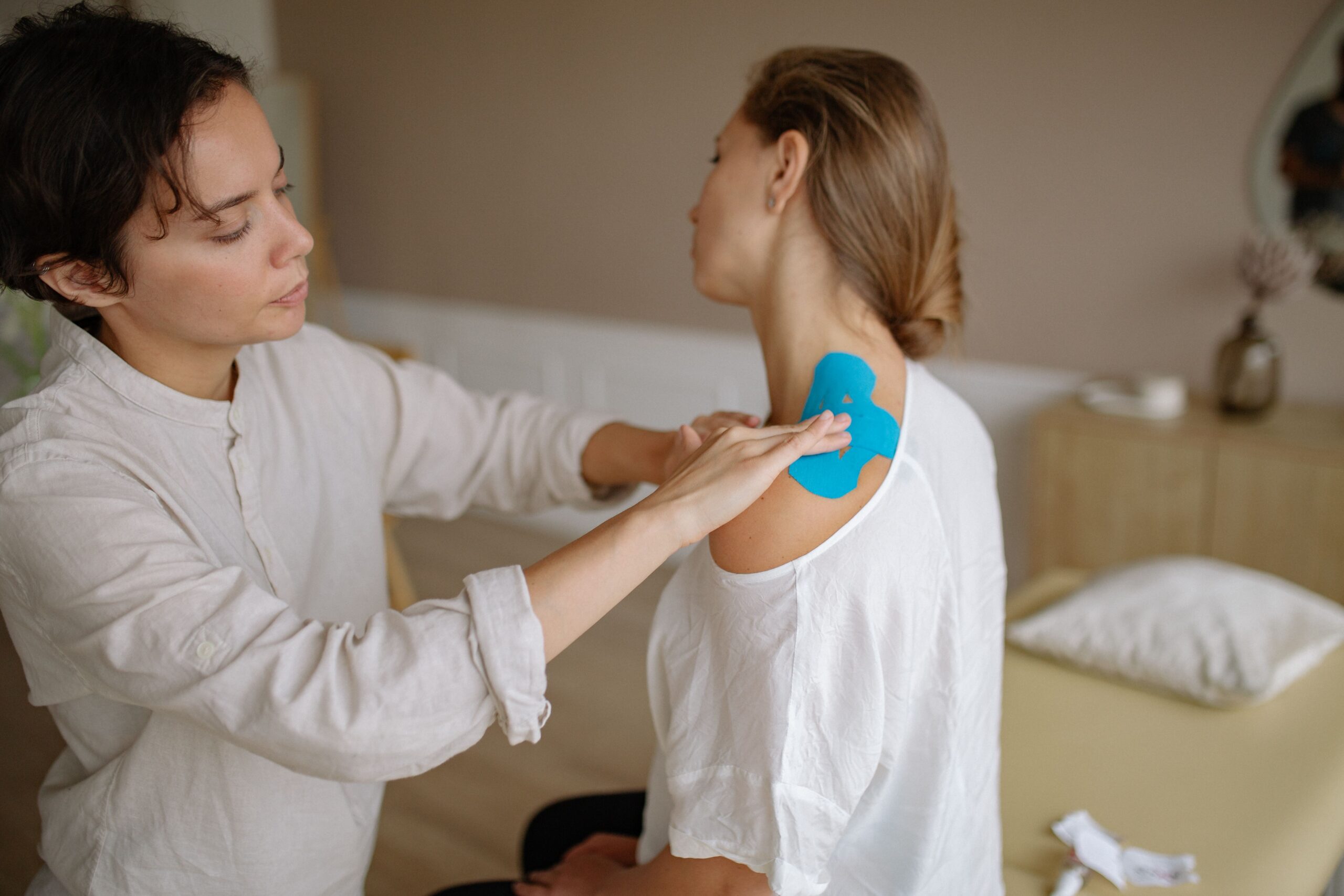 Pacientes privados de fisioterapia en una clínica de Granada